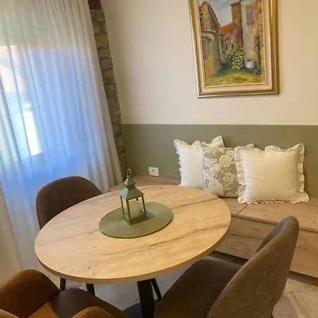 Hisa Padnjec Daire *