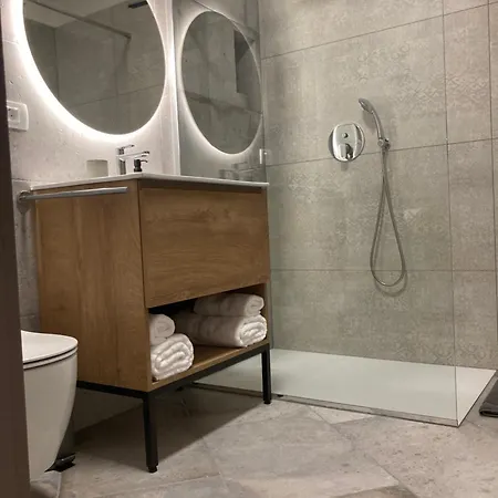 Hisa Padnjec Daire *